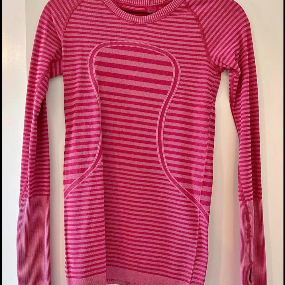 Lululemon athletic top